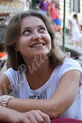 Елена Каптелова, метро Белорусская