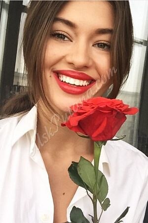 Ника, метро Чистые пруды