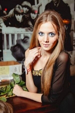 Елена, метро Театральная