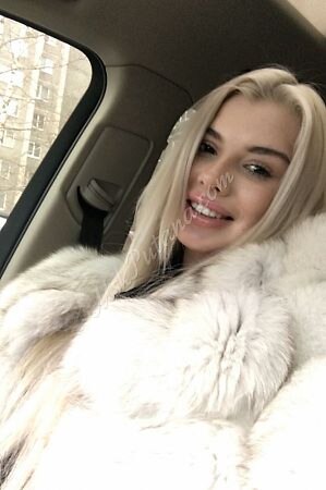 Настя, метро Театральная