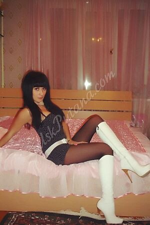 юля, метро Пражская