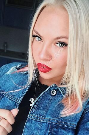 Анюта, метро Киевская