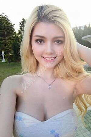 Юля, метро Арбатская
