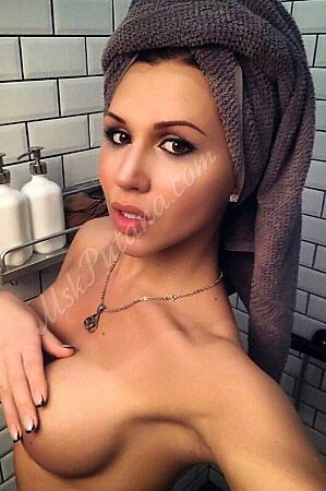 Гуля, метро Арбатская