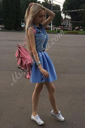 Женя, метро Площадь Революции
