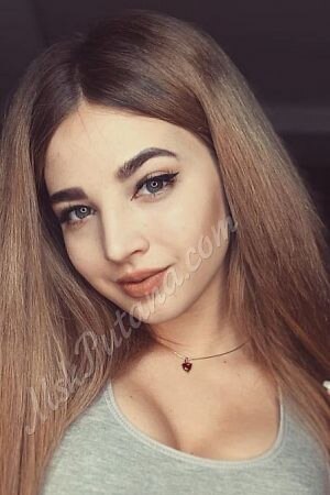 Алла, метро Театральная