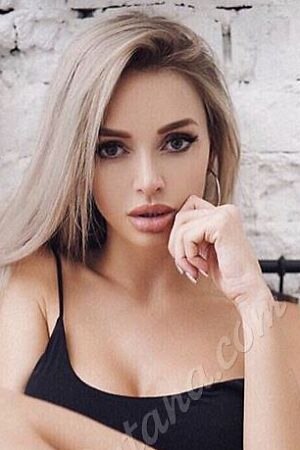 Яна, метро Менделеевская