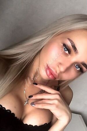 Катя, метро Лесопарковая