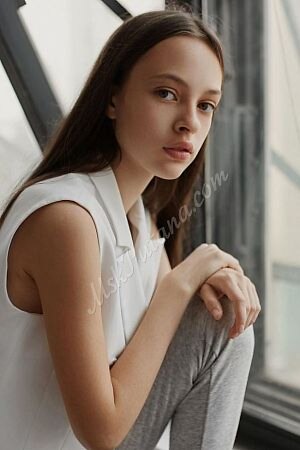 Катерина, метро Динамо
