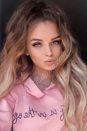 Лена, метро Лермонтовский проспект