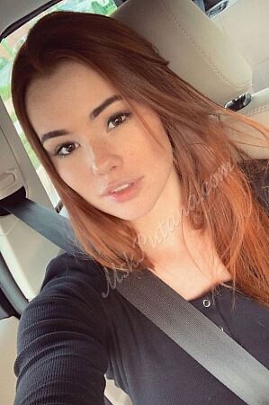 Лена, метро Площадь Революции