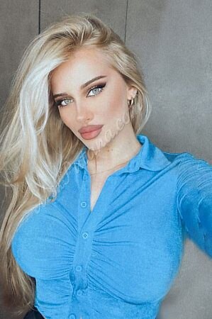 Анжелла, метро Международная